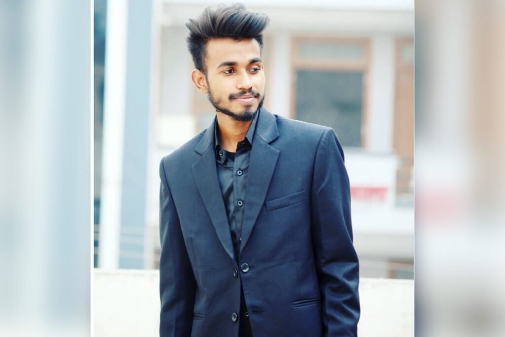 Amongst these, a fresh face youngster Mr. Sikandar Kumar is coming in limelight, who is generally called as Maniv Romeo