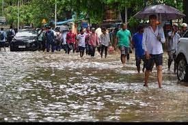 Heavy Downpour Hampers Commuters and Local Train Services in Mumbai