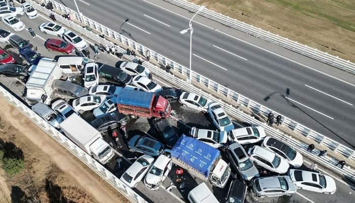 Over 100 Cars Collide on Icy China Expressway, Multiple Injuries Reported