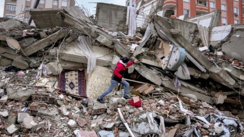 "Papua New Guinea Devastated: 5 Dead, 1,000 Houses Wrecked by 6.9 Magnitude Quake"