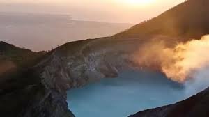 Chinese Tourist Dies After Falling into Indonesian Volcano During Photo Attempt