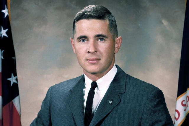 William Anders, Apollo 8 Astronaut Known for 'Earthrise' Photo, Dies in Plane Crash