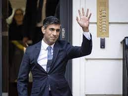 "UK PM Rishi Sunak Apologizes for Leaving D-Day Ceremony Early for Interview"
