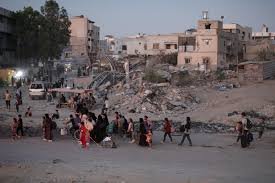 Palestinians Flee Khan Yunis Amid New Israeli Military Operation