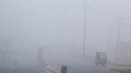 "Multan AQI Remains Above 1,900 as Pakistan Struggles with Extreme Smog Crisis"