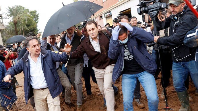 Spain's King and PM Attacked with Mud During Visit to Flood-Stricken Valencia