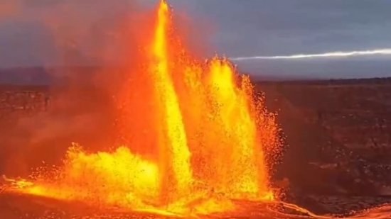 Hawaii’s Kilauea Volcano Erupts Again, Spewing 1,000-Foot Lava Fountain and Health Warnings